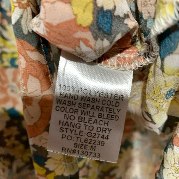 Umgee Floral women’s blouse smocked Neckline long sleeve new - Picture 4 of 7